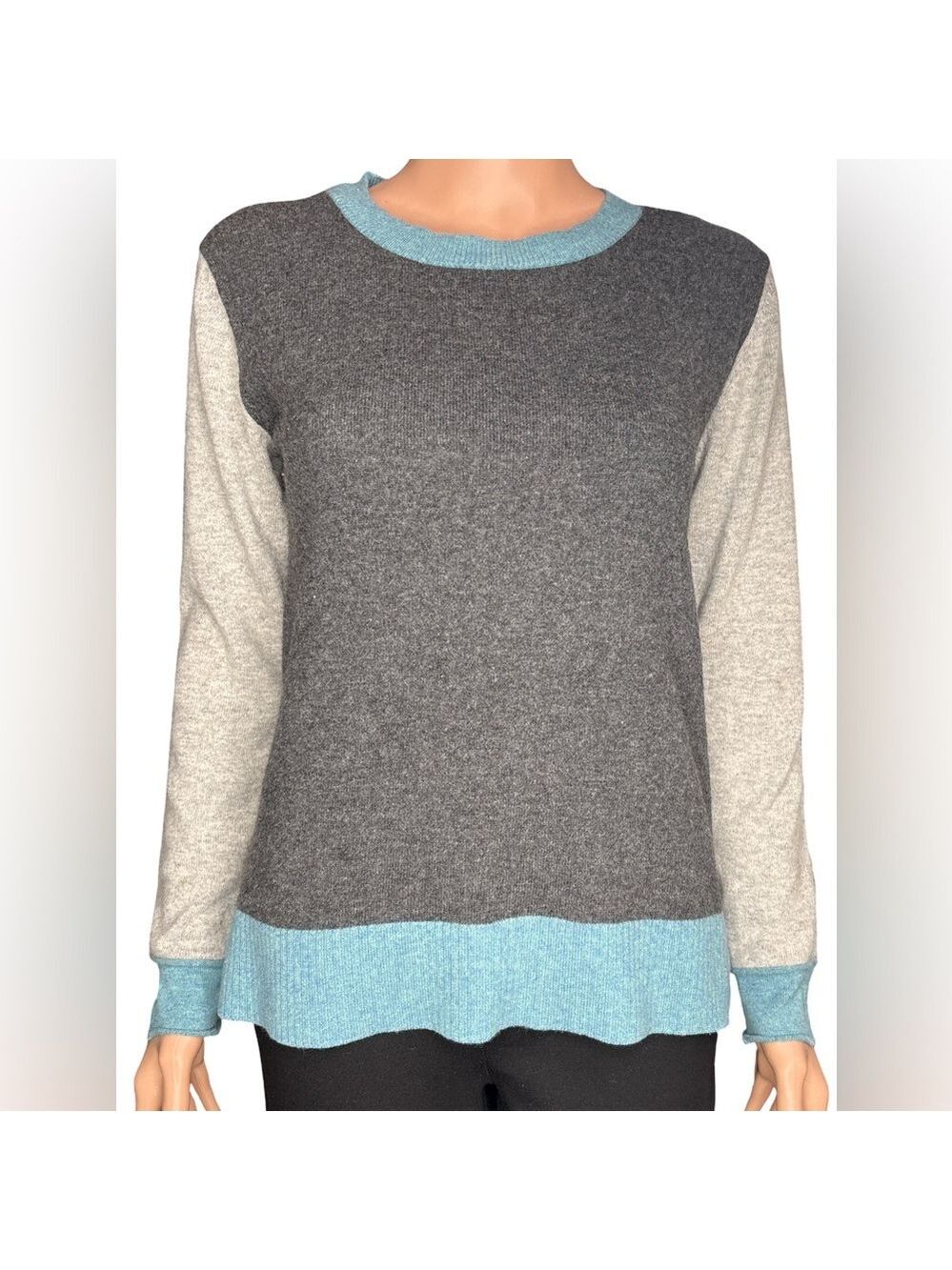 Elegant Women's Colorblock Cashmere Sweater - Gray, Blue, and Cream XS